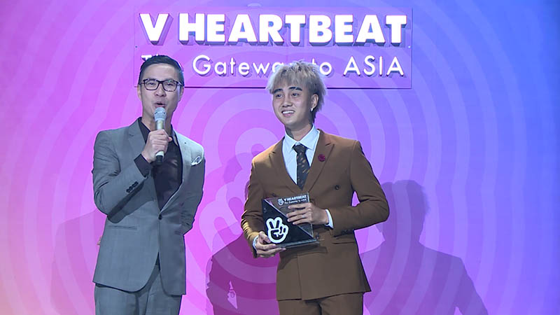 Mới đây trong lễ trao giải V-heartbeat vào tháng 10-2018, Đạt G lại bị trao nhầm cúp.